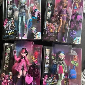 Monster High Doll 3rd Generation Collection BRAND NEW EXCELLENT CONDITION
